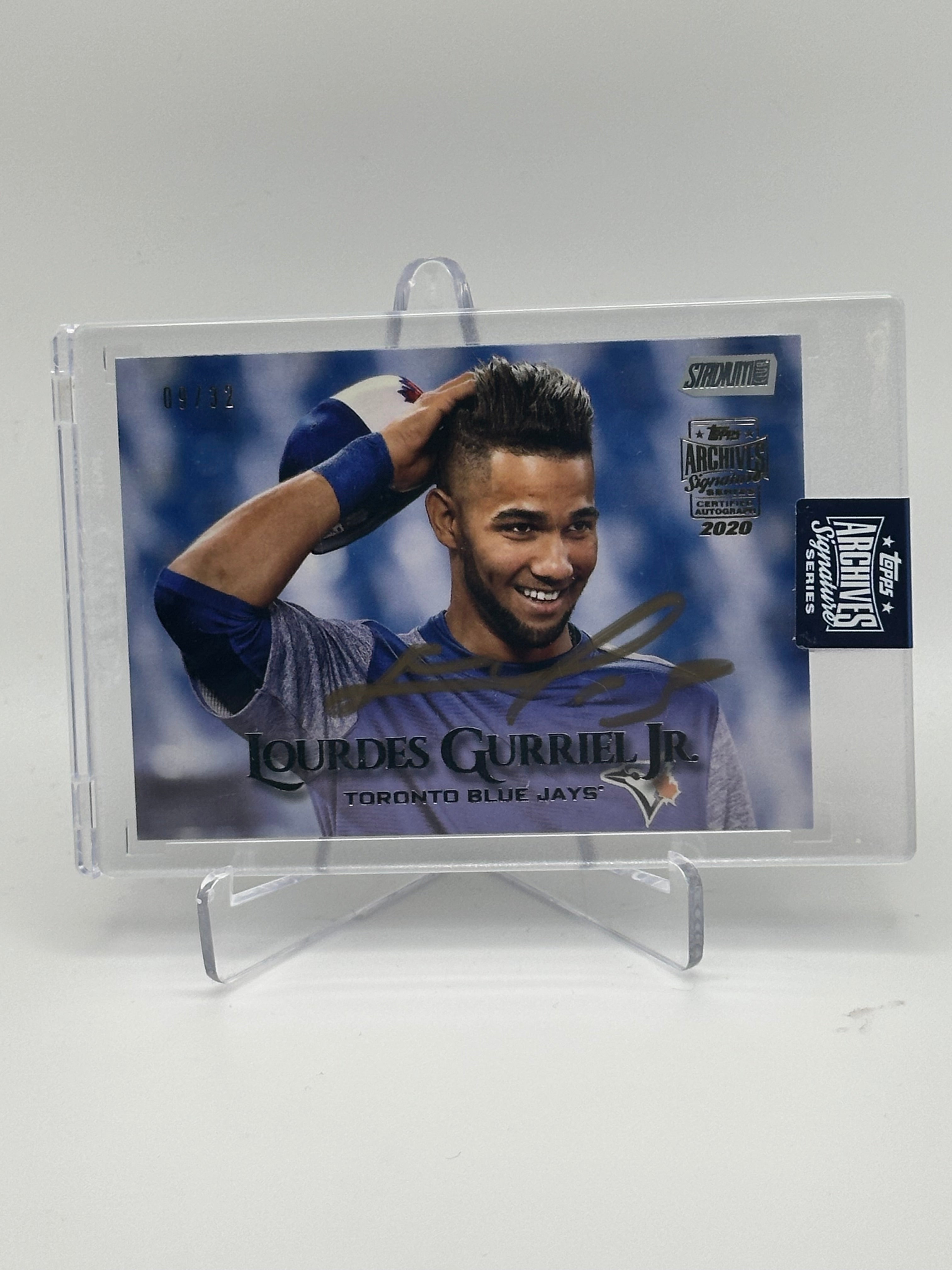 2019 ARCHIVES SIGNITURE SERIES LOURDES GURRIEL JR. STADIUM CLUB GOLD ARCHIVES AUTO /32